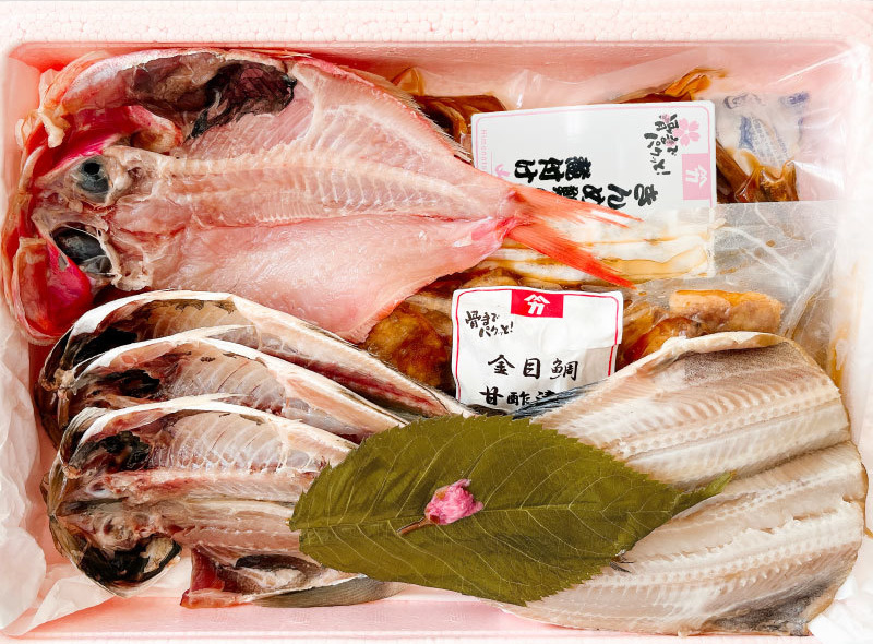 スチロール箱を開けるとこんな感じです。